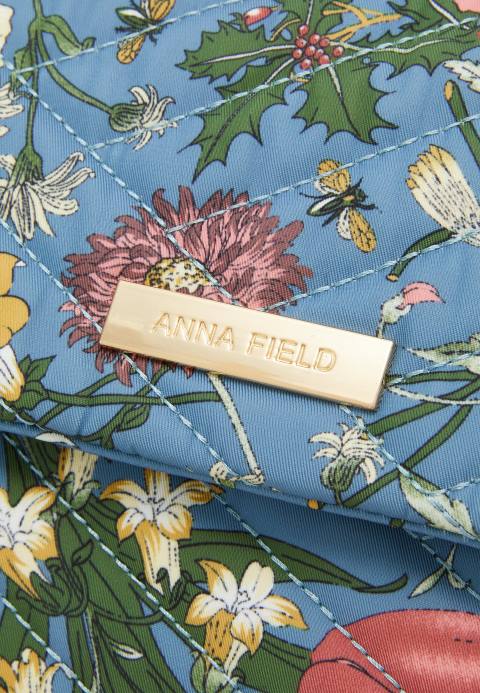 mujer bandolera azul Anna Field 84Z82521
