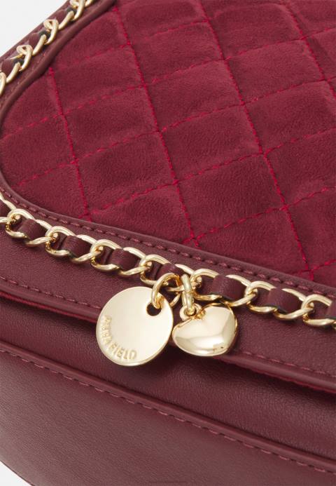 mujer bandolera burdeos Anna Field 84Z82531