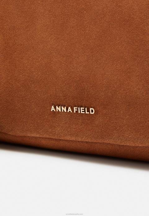 mujer bandolera de piel coñac Anna Field 84Z82532