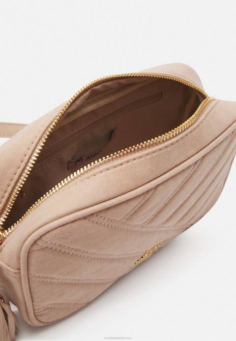 mujer bandolera rosa Anna Field 84Z82500