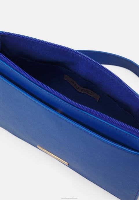 mujer bolso azul Anna Field 84Z82363