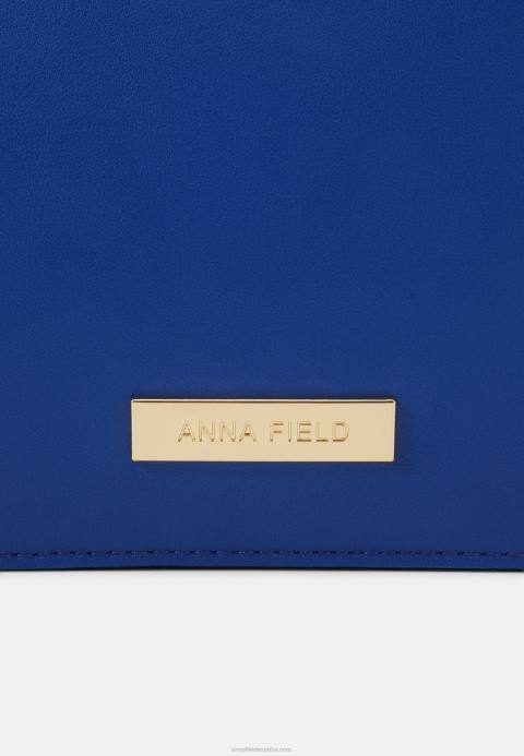 mujer bolso azul Anna Field 84Z82363