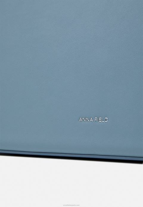 mujer bolso azul Anna Field 84Z82387