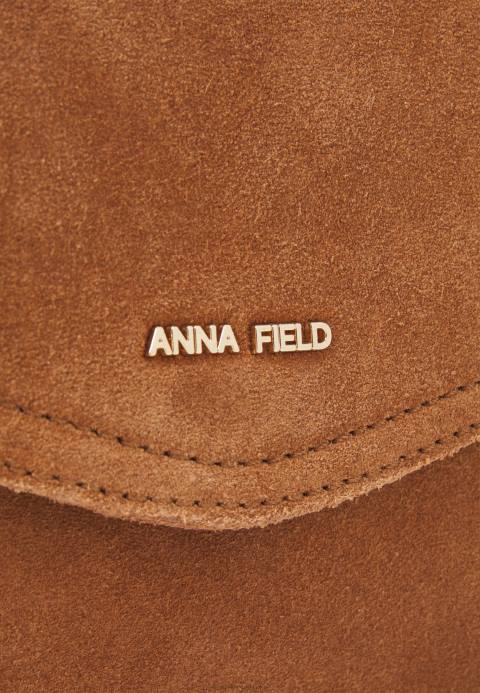 mujer bolso de cuero coñac Anna Field 84Z82390