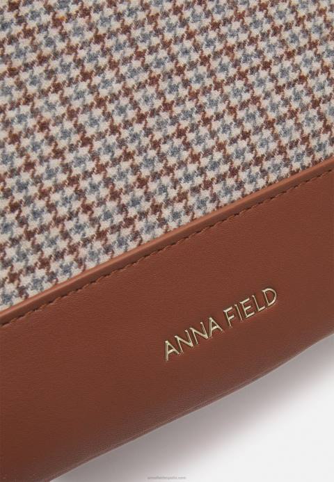 mujer bolso de mano coñac Anna Field 84Z82486