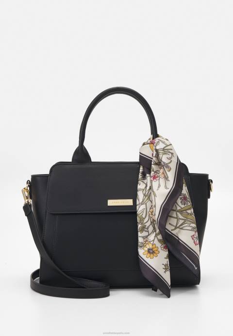 mujer bolso negro Anna Field 84Z82282