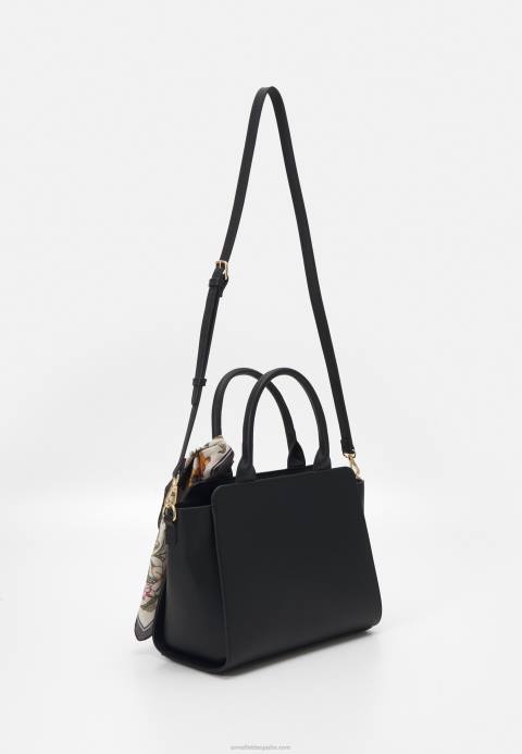 mujer bolso negro Anna Field 84Z82282