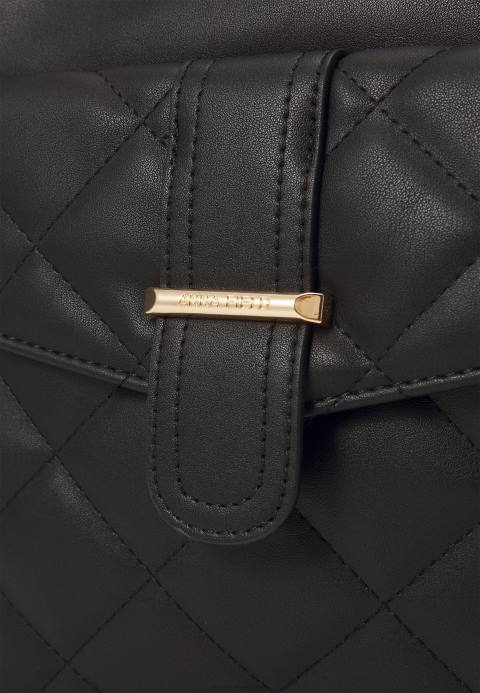 mujer bolso negro Anna Field 84Z82285