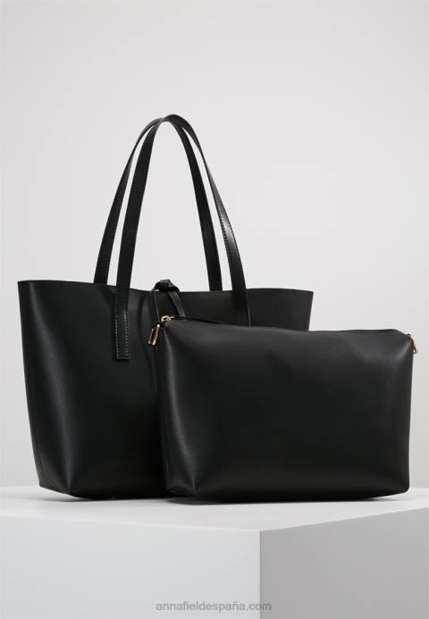 mujer bolso negro Anna Field 84Z82306