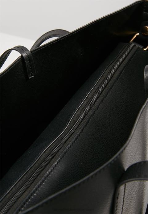 mujer bolso negro Anna Field 84Z82306