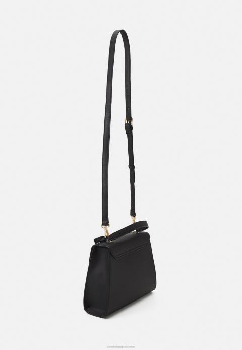 mujer bolso negro Anna Field 84Z82312