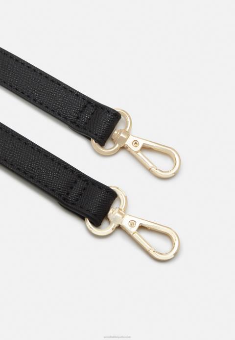 mujer bolso negro Anna Field 84Z82312