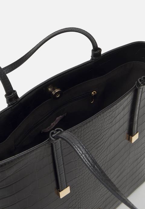 mujer bolso negro Anna Field 84Z82313