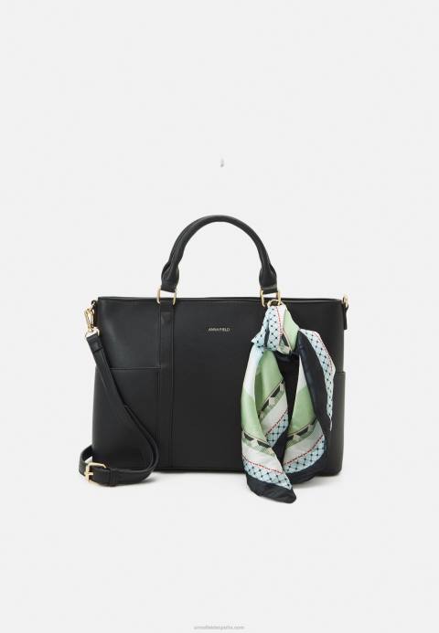 mujer bolso negro Anna Field 84Z82315