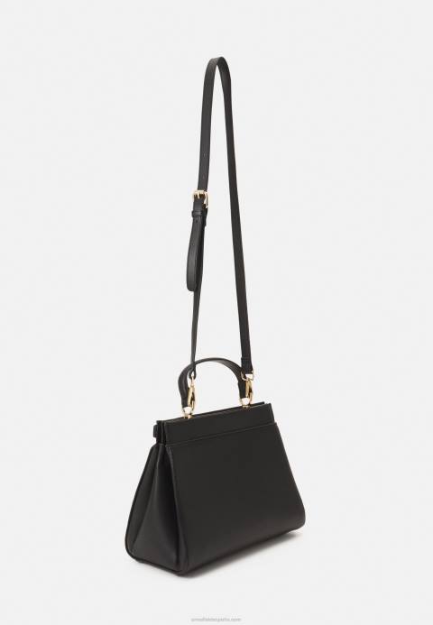 mujer bolso negro Anna Field 84Z82317