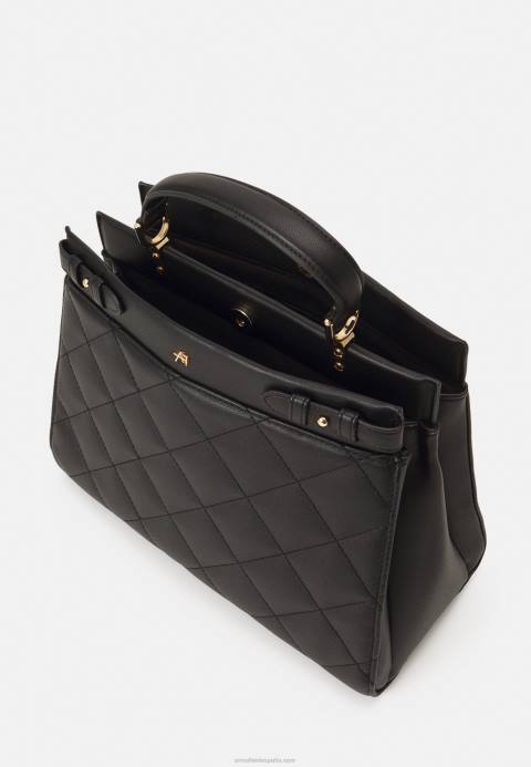 mujer bolso negro Anna Field 84Z82317