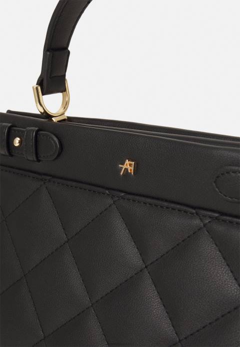 mujer bolso negro Anna Field 84Z82317