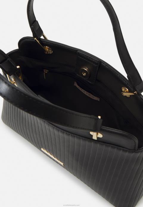 mujer bolso negro Anna Field 84Z82319