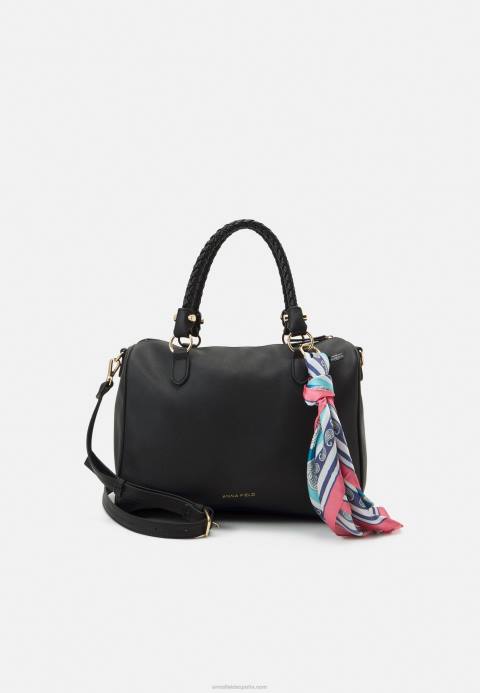 mujer bolso negro Anna Field 84Z82343