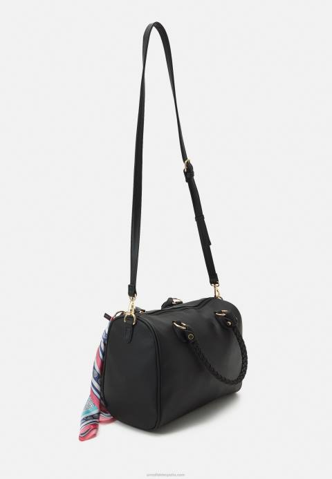 mujer bolso negro Anna Field 84Z82343
