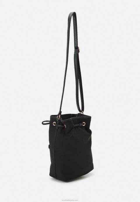 mujer bolso negro Anna Field 84Z82354