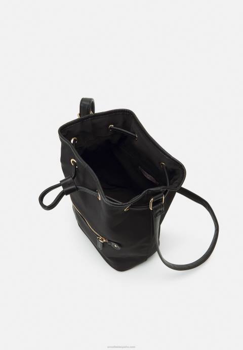 mujer bolso negro Anna Field 84Z82354