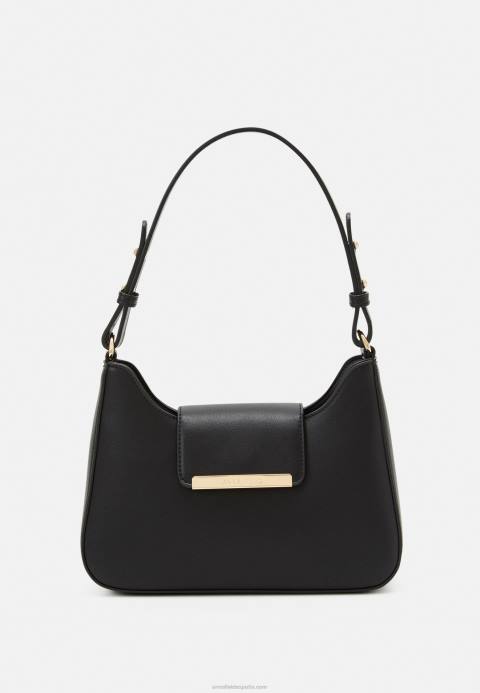 mujer bolso negro Anna Field 84Z82377