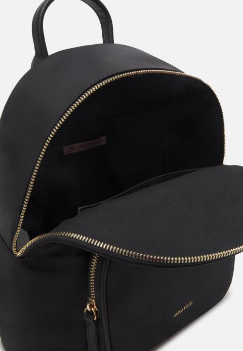 mujer mochila negra Anna Field 84Z82594