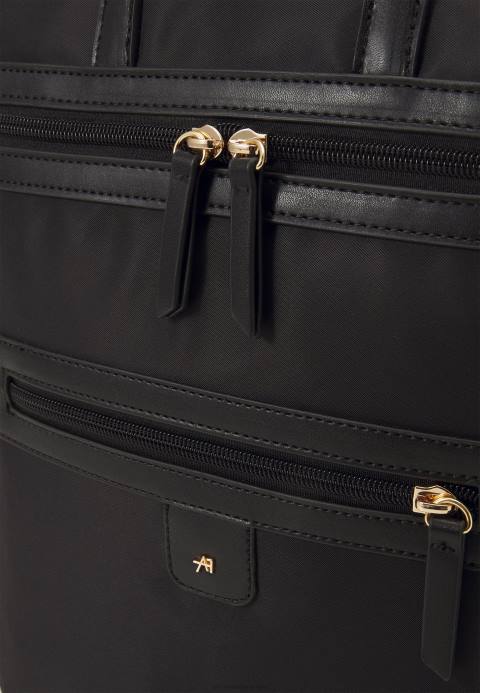 mujer mochila negra Anna Field 84Z82596