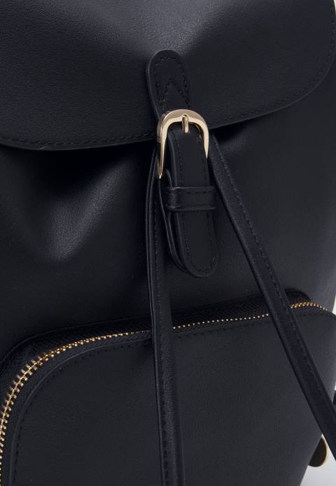 mujer mochila negra Anna Field 84Z82606