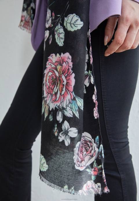 mujer fular negro Anna Field 84Z82839