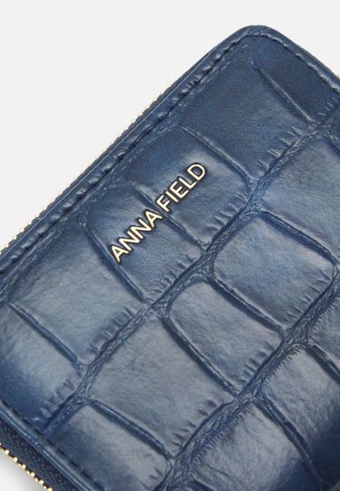 mujer billetera azul Anna Field 84Z82808
