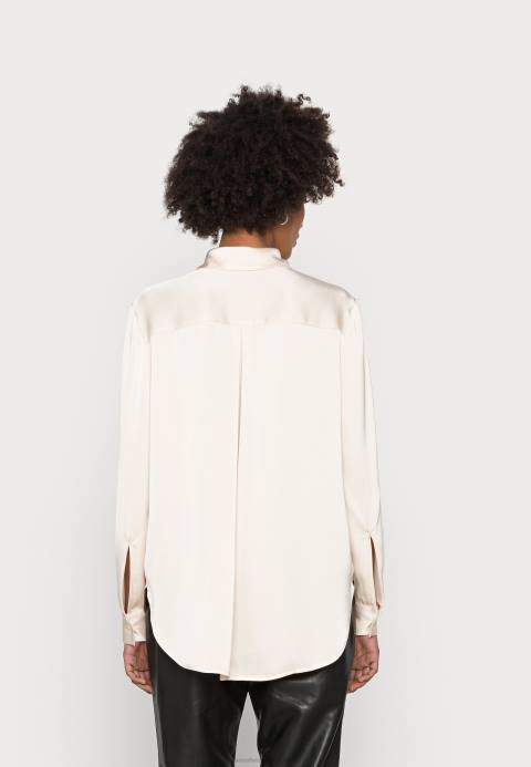 mujer blusa con botones nude Anna Field 84Z8667