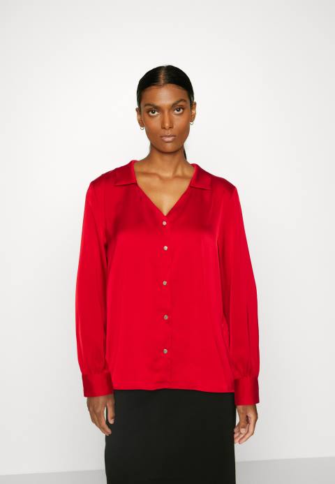 mujer blusa roja con botones Anna Field 84Z8678