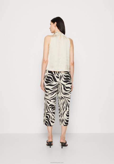 mujer top blanquecino Anna Field 84Z8408