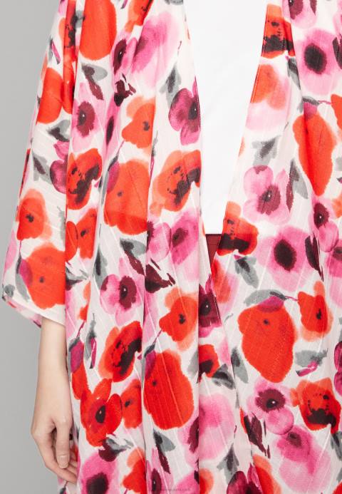 mujer capa rosa Anna Field 84Z8728