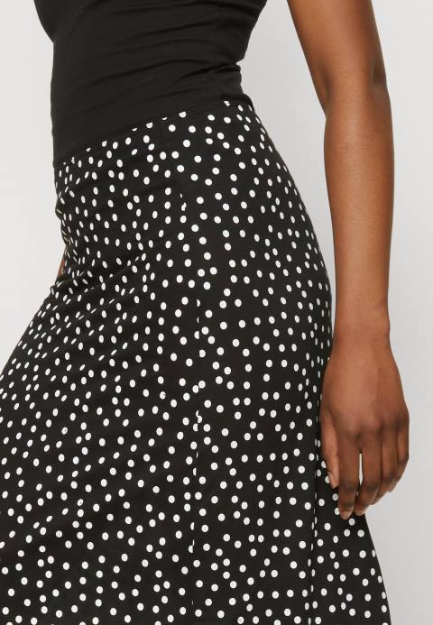 mujer falda acampanada negra Anna Field 84Z8790