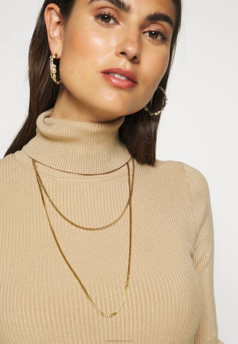 mujer puente de arena Anna Field 84Z8853