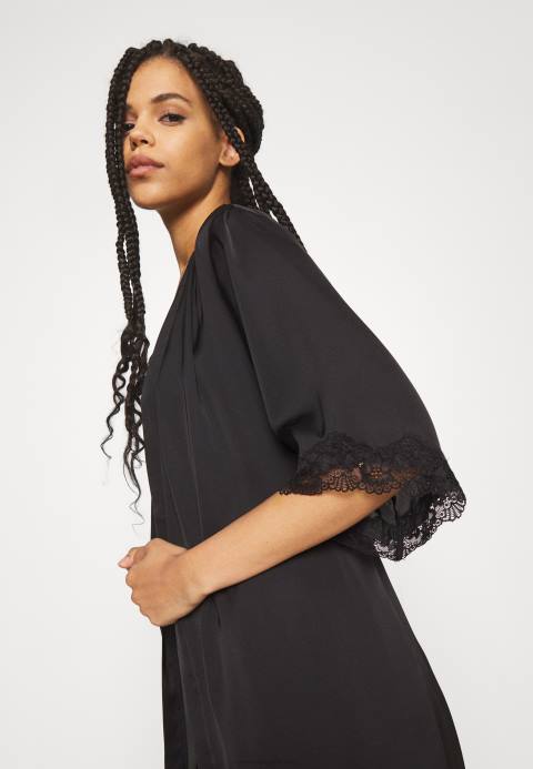 mujer bata negra Anna Field 84Z81085