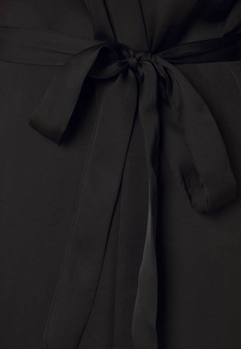 mujer bata negra Anna Field 84Z81085