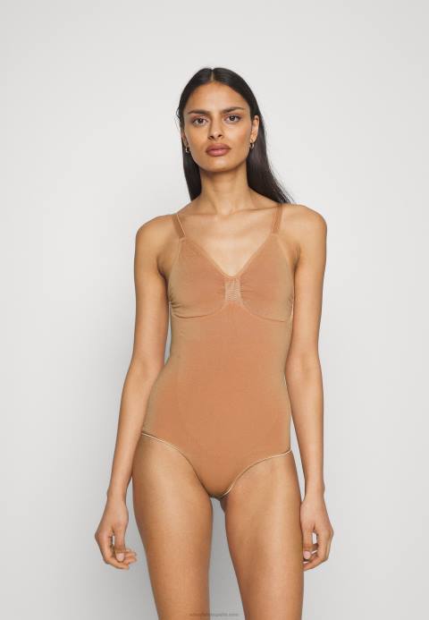 mujer cuerpo desnudo Anna Field 84Z81021