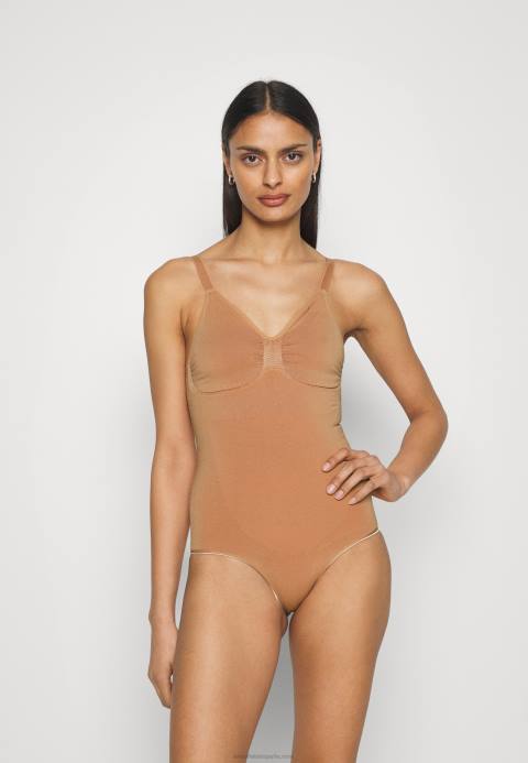 mujer cuerpo desnudo Anna Field 84Z81021