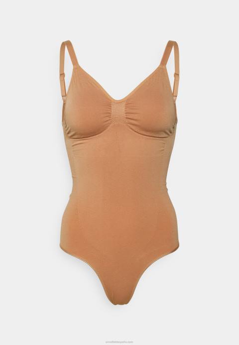 mujer cuerpo desnudo Anna Field 84Z81021