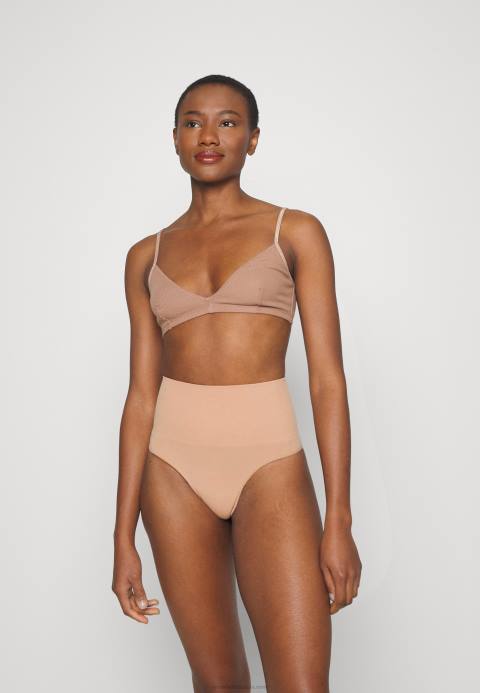 mujer fajas desnudas Anna Field 84Z81036