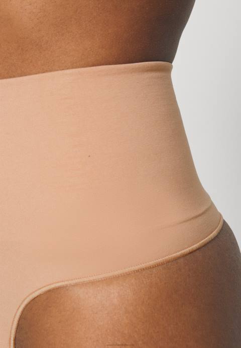 mujer fajas desnudas Anna Field 84Z81036