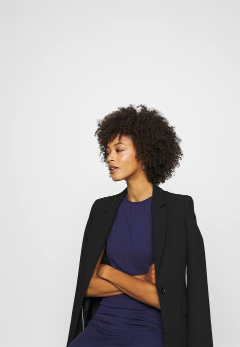 mujer vestido de noche azul Anna Field 84Z8122