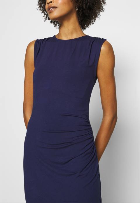 mujer vestido de noche azul Anna Field 84Z8122