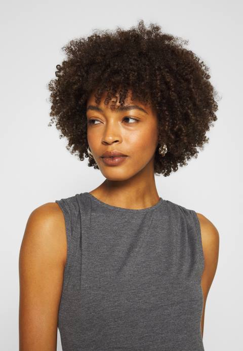 mujer vestido recto gris jaspeado Anna Field 84Z894