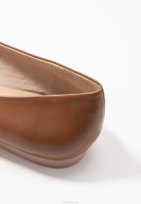 mujer bailarinas de piel coñac Anna Field 84Z82066